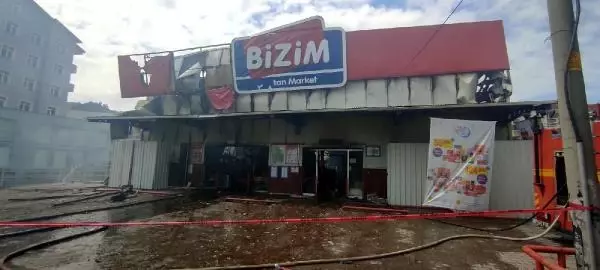ZONGULDAK'TA YANAN MARKET HAVADAN GÖRÜNTÜLENDİ ZONGULDAK'TA YANAN MARKET HAVADAN GÖRÜNTÜLENDİ