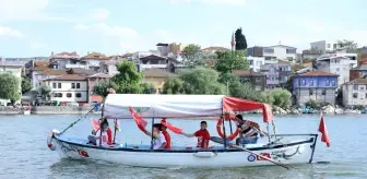 Uluabat Gölü: 19 Mayıs Atatürk'ü Anma, Gençlik ve Spor Bayramı 'Küçük Venedik'te kutlandı Uluabat Gölü: 19 Mayıs Atatürk'ü Anma, Gençlik ve Spor Bayramı 'Küçük Venedik'te kutlandı