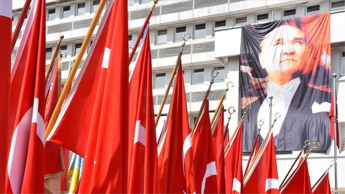 19 Mayıs okullar tatil mi? Yarın okullar tatil mi? 19 Mayıs canlı ders olacak mı?