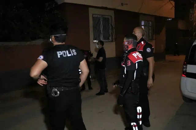 Son dakika haber... Adana'da sıcak dakikalar... Tartışığı şahıslara pompalı tüfekle ateş açarken sokakta oynayan çocuğu vurdu Son dakika haber... Adana'da sıcak dakikalar... Tartışığı şahıslara pompalı tüfekle ateş açarken sokakta oynayan çocuğu vurdu