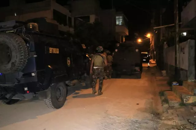 Son dakika haber... Adana'da sıcak dakikalar... Tartışığı şahıslara pompalı tüfekle ateş açarken sokakta oynayan çocuğu vurdu Son dakika haber... Adana'da sıcak dakikalar... Tartışığı şahıslara pompalı tüfekle ateş açarken sokakta oynayan çocuğu vurdu