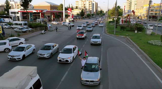 Adıyaman'da İsrail'in Filistinlilere saldırıları konvoy oluşturularak protesto edildi Adıyaman'da İsrail'in Filistinlilere saldırıları konvoy oluşturularak protesto edildi