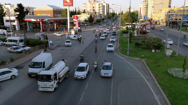 Adıyaman'da İsrail'in Filistinlilere saldırıları konvoy oluşturularak protesto edildi Adıyaman'da İsrail'in Filistinlilere saldırıları konvoy oluşturularak protesto edildi