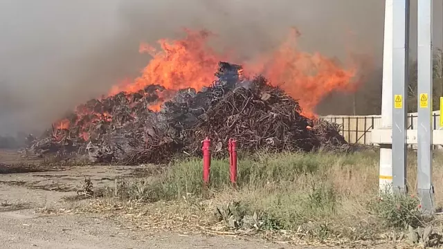 Son dakika! AFYONKARAHİSAR - Biyokütle enerji santralinde yangın çıktı Son dakika! AFYONKARAHİSAR - Biyokütle enerji santralinde yangın çıktı