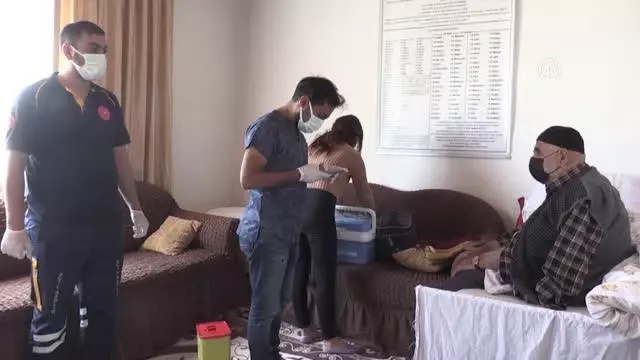 Aşılanmak isteyen kırsaldaki vatandaşlara ücretsiz servis imkanı (1) Aşılanmak isteyen kırsaldaki vatandaşlara ücretsiz servis imkanı (1)