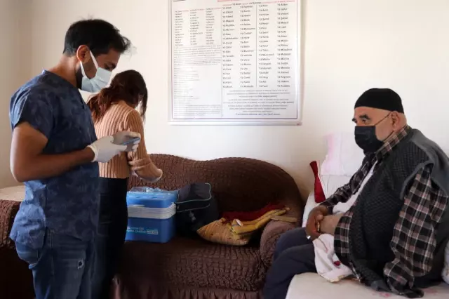 Aşılanmak isteyen kırsaldaki vatandaşlara ücretsiz servis imkanı (1) Aşılanmak isteyen kırsaldaki vatandaşlara ücretsiz servis imkanı (1)