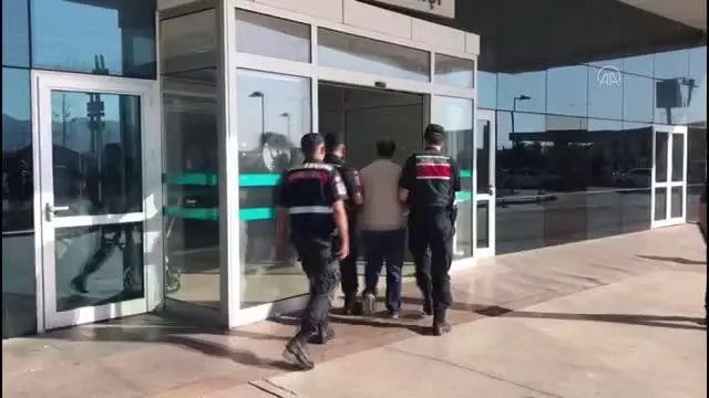 BALIKESİR - Balıkesir merkezli 9 ildeki PKK/KCK operasyonunda 13 zanlı yakalandı BALIKESİR - Balıkesir merkezli 9 ildeki PKK/KCK operasyonunda 13 zanlı yakalandı
