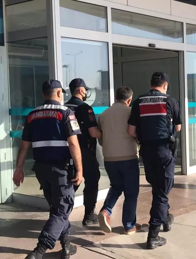 BALIKESİR - Balıkesir merkezli 9 ildeki PKK/KCK operasyonunda 13 zanlı yakalandı BALIKESİR - Balıkesir merkezli 9 ildeki PKK/KCK operasyonunda 13 zanlı yakalandı