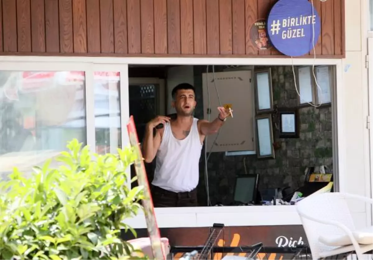 Büfeci, tahliye için gelenleri görünce başına silah dayadı (2) - Yeniden