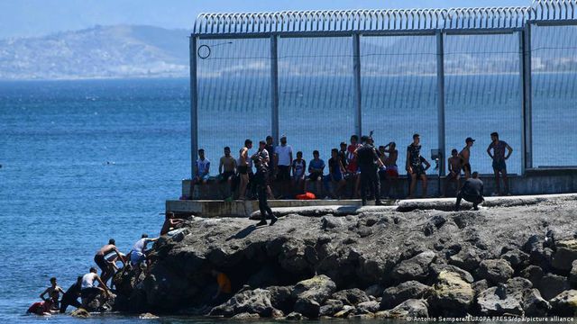 ceuta da ispanyol eziyeti yuzerek ab kiyilarina 14140342 5610 o