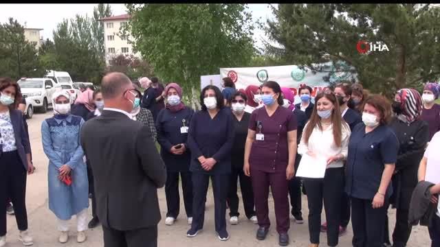 Covid-19 'la mücadelenin kahramanlarına hatıra ormanı Covid-19 'la mücadelenin kahramanlarına hatıra ormanı