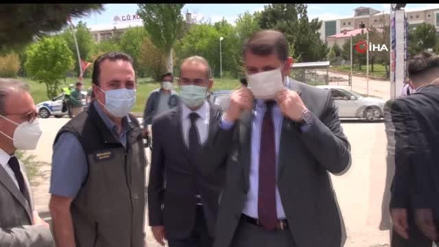 Covid-19 'la mücadelenin kahramanlarına hatıra ormanı Covid-19 'la mücadelenin kahramanlarına hatıra ormanı