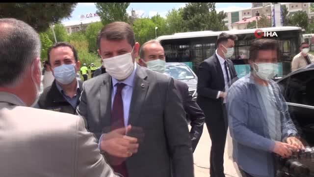 Covid-19 'la mücadelenin kahramanlarına hatıra ormanı Covid-19 'la mücadelenin kahramanlarına hatıra ormanı