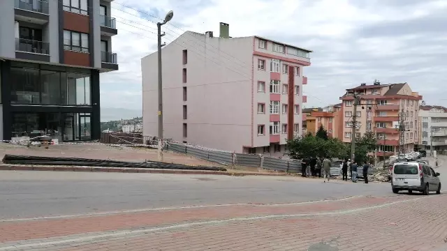 insaatin kayan temeli 24 aileyi evinden etti 7 14139100 o