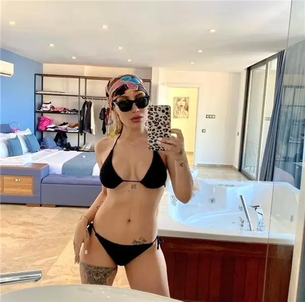 İrem Derici'den bikinili poz İrem Derici'den bikinili poz