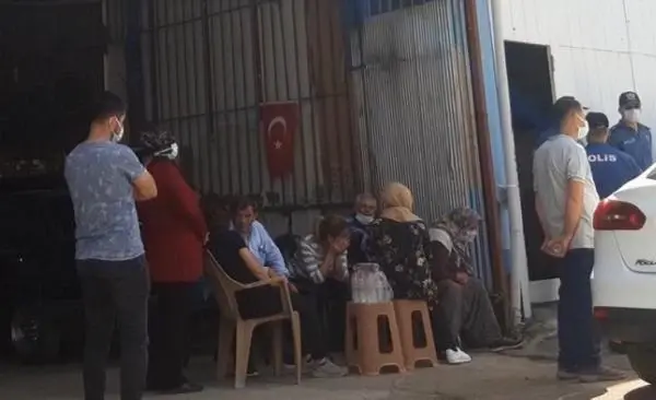 ANTALYA İŞ YERİNDE ÖLÜ BULUNAN OĞLU İÇİN 'BEN SANA DOYAMADIM' DİYE FERYAT ETTİ ANTALYA İŞ YERİNDE ÖLÜ BULUNAN OĞLU İÇİN 'BEN SANA DOYAMADIM' DİYE FERYAT ETTİ