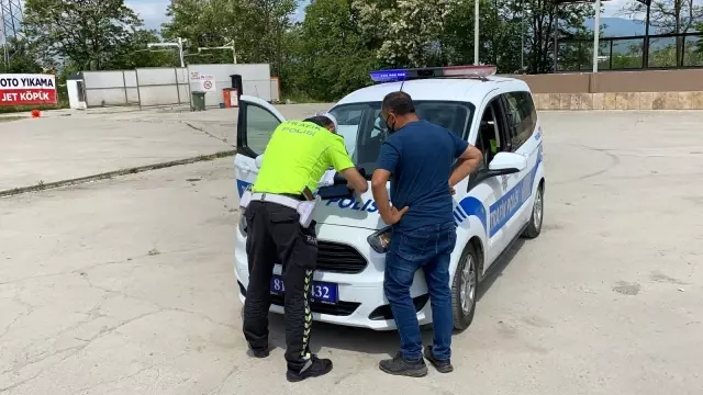 Işık ihlali yapan da, abartı egzoz takanda cezadan kaçamadı Işık ihlali yapan da, abartı egzoz takanda cezadan kaçamadı