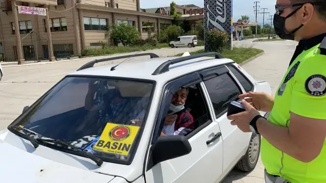 Işık ihlali yapan da, abartı egzoz takanda cezadan kaçamadı Işık ihlali yapan da, abartı egzoz takanda cezadan kaçamadı