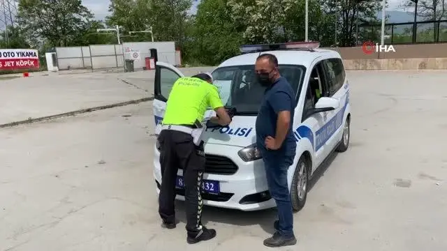 Işık ihlali yapan da, abartı egzoz takanda cezadan kaçamadı Işık ihlali yapan da, abartı egzoz takanda cezadan kaçamadı