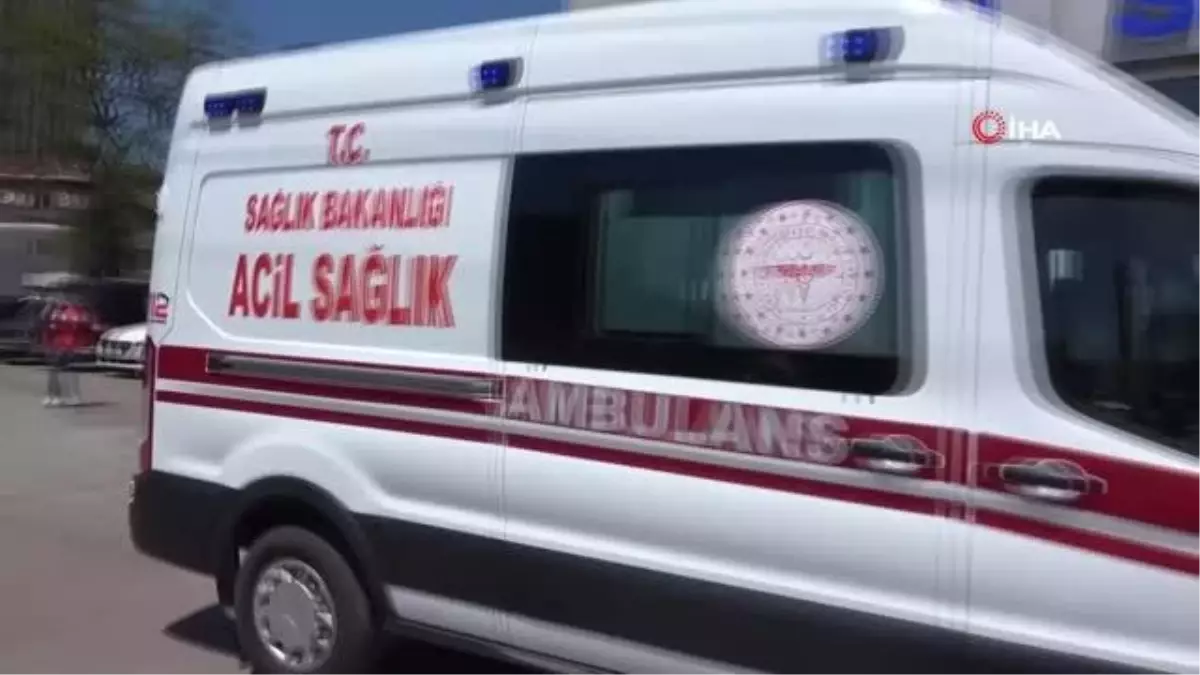 Kağıt toplayıcısı yüksekten düşerek hastanelik oldu