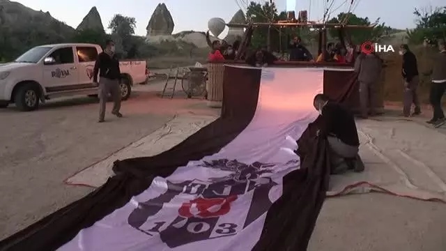Kapadokya'da Beşiktaş'ın şampiyonluğu gökyüzünde kutlandı Kapadokya'da Beşiktaş'ın şampiyonluğu gökyüzünde kutlandı