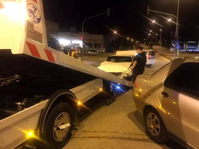 Osmaneli'nde iki otomobil çarpıştı: 1 yaralı