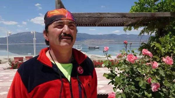 PARAŞÜTÇÜLERDEN TÜRK BAYRAKLI '19 MAYIS' ATLAYIŞI