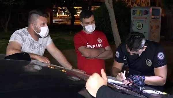 POLİSTEN KISITLAMAYI İHLAL EDEN ALKOLLÜ SÜRÜCÜYE KOKOREÇ PAHALIYA MAL OLDU POLİSTEN KISITLAMAYI İHLAL EDEN ALKOLLÜ SÜRÜCÜYE KOKOREÇ PAHALIYA MAL OLDU