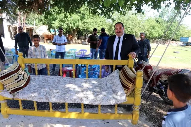 Salıncaktan düşen çocuğa evinde ziyaret Salıncaktan düşen çocuğa evinde ziyaret