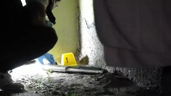Silahlı kavgada sokakta oynayan 5 yaşındaki çocuk göğsünden vuruldu Silahlı kavgada sokakta oynayan 5 yaşındaki çocuk göğsünden vuruldu
