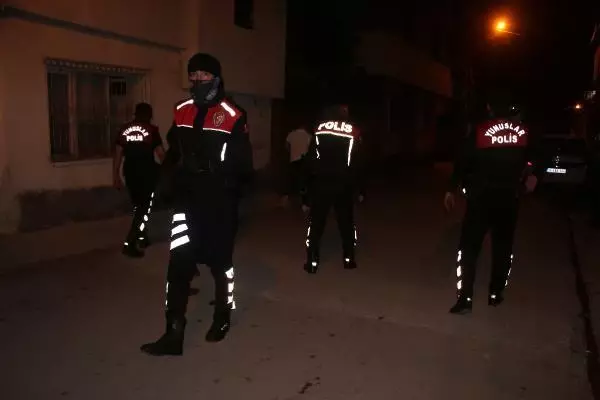 Silahlı kavgada sokakta oynayan 5 yaşındaki çocuk göğsünden vuruldu Silahlı kavgada sokakta oynayan 5 yaşındaki çocuk göğsünden vuruldu