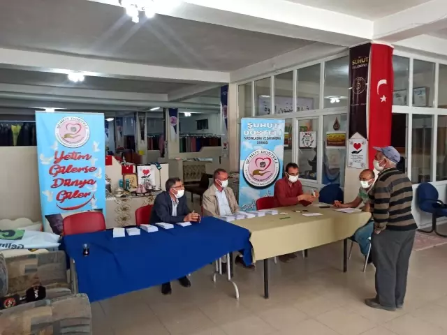 Şuhut'ta 300'e yakın yetim ve ihtiyaç sahibi çocuğun yüzü güldü Şuhut'ta 300'e yakın yetim ve ihtiyaç sahibi çocuğun yüzü güldü