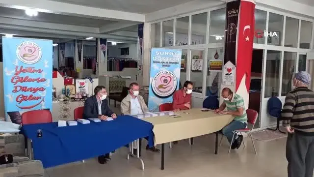 Şuhut'ta 300'e yakın yetim ve ihtiyaç sahibi çocuğun yüzü güldü Şuhut'ta 300'e yakın yetim ve ihtiyaç sahibi çocuğun yüzü güldü