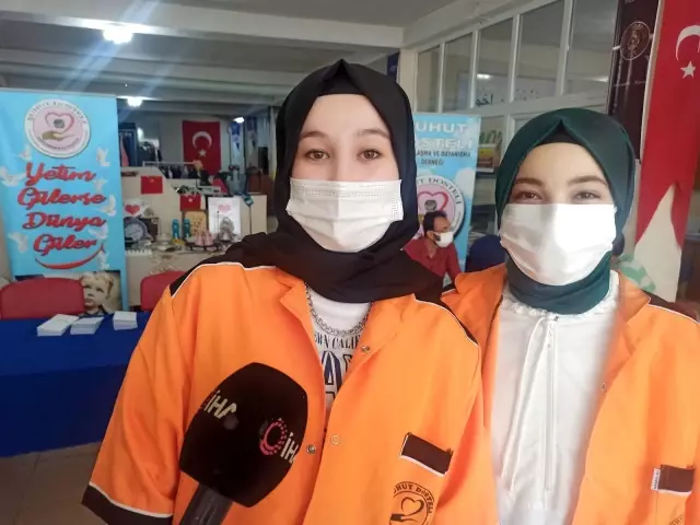 Şuhut'ta 300'e yakın yetim ve ihtiyaç sahibi çocuğun yüzü güldü Şuhut'ta 300'e yakın yetim ve ihtiyaç sahibi çocuğun yüzü güldü
