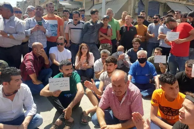Suriye'de YPG/PKK'nın işgalindeki bölgelerde yakıt fiyatlarının artması protesto edildi (2) Suriye'de YPG/PKK'nın işgalindeki bölgelerde yakıt fiyatlarının artması protesto edildi (2)