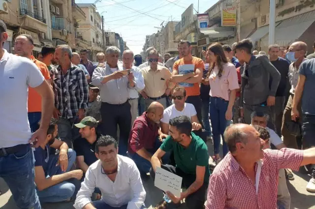 Suriye'de YPG/PKK'nın işgalindeki bölgelerde yakıt fiyatlarının artması protesto edildi (2)