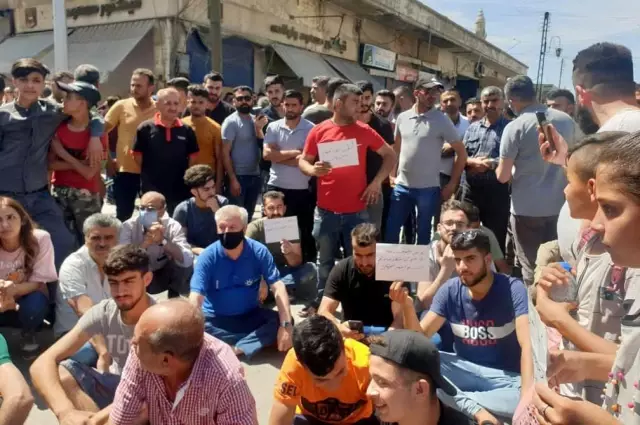 Suriye'de YPG/PKK'nın işgalindeki bölgelerde yakıt fiyatlarının artması protesto edildi (2)