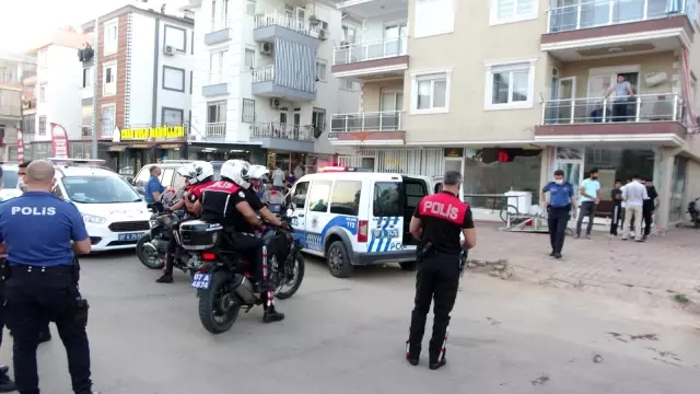 Tartıştığı kardeşini tabanca ile ayağından vurdu. o anlar güvenlik kamerasına yansıdı Tartıştığı kardeşini tabanca ile ayağından vurdu. o anlar güvenlik kamerasına yansıdı