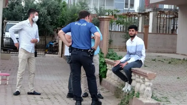 Tartıştığı kardeşini tabanca ile ayağından vurdu. o anlar güvenlik kamerasına yansıdı Tartıştığı kardeşini tabanca ile ayağından vurdu. o anlar güvenlik kamerasına yansıdı