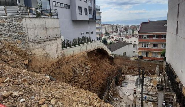 toprak kaymasi nedeniyle tahliye edilen apart 2 14139651 o