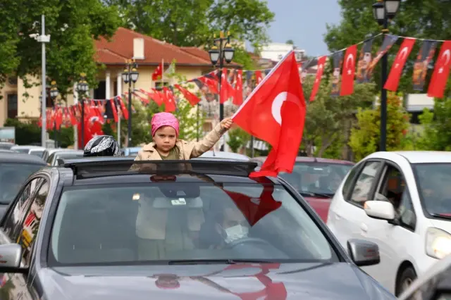 İsrail'in Filistinlilere saldırıları konvoy oluşturularak protesto edildi