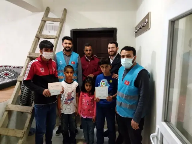 Uluslararası kurulan gönül köprüsüyle çocukların yüzü güldü Uluslararası kurulan gönül köprüsüyle çocukların yüzü güldü