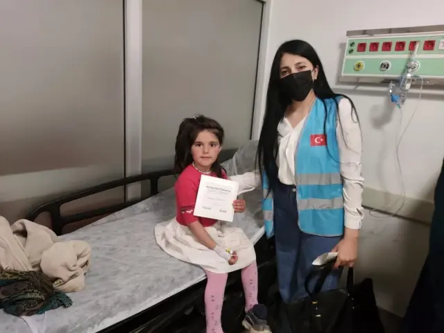 Uluslararası kurulan gönül köprüsüyle çocukların yüzü güldü Uluslararası kurulan gönül köprüsüyle çocukların yüzü güldü