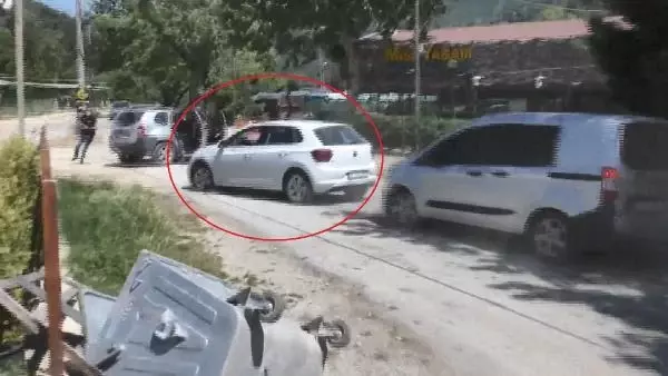 Son Dakika | UYUŞTURUCU ŞÜPHELİLERİ POLİSİN TAKİBİYLE YAKALANDI Son Dakika | UYUŞTURUCU ŞÜPHELİLERİ POLİSİN TAKİBİYLE YAKALANDI
