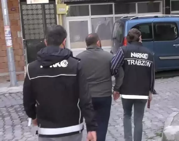 Uyuşturucuları turşu bidonlarında saklamışlar