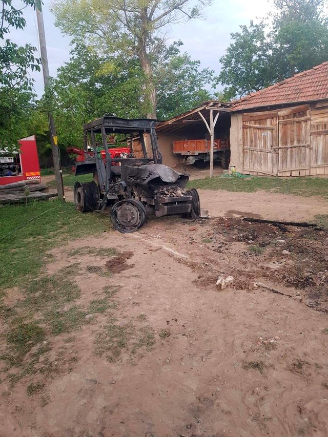 Son dakika haberi... Yozgat'ta çıkan yangında bir ev, traktör ve araç kullanılamaz hale geldi Son dakika haberi... Yozgat'ta çıkan yangında bir ev, traktör ve araç kullanılamaz hale geldi