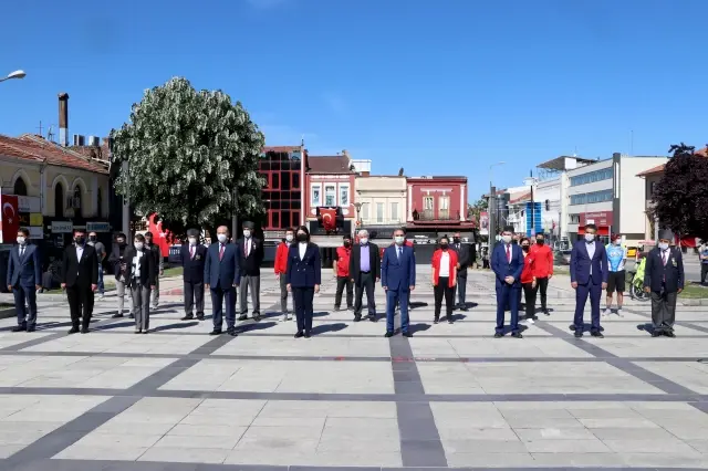 Taksim Meydanı'nda 19 Mayıs töreni