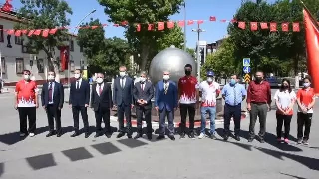 Kale'de 19 Mayıs Atatürk'ü Anma, Gençlik ve Spor Bayramı çeşitli etkinlikle kutlandı Kale'de 19 Mayıs Atatürk'ü Anma, Gençlik ve Spor Bayramı çeşitli etkinlikle kutlandı