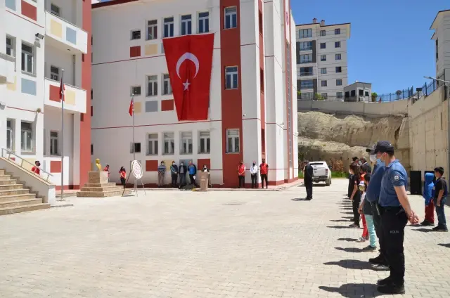 Şemdinli'de 19 Mayıs Atatürk'ü Anma, Gençlik ve Spor Bayramı kutlanıyor Şemdinli'de 19 Mayıs Atatürk'ü Anma, Gençlik ve Spor Bayramı kutlanıyor