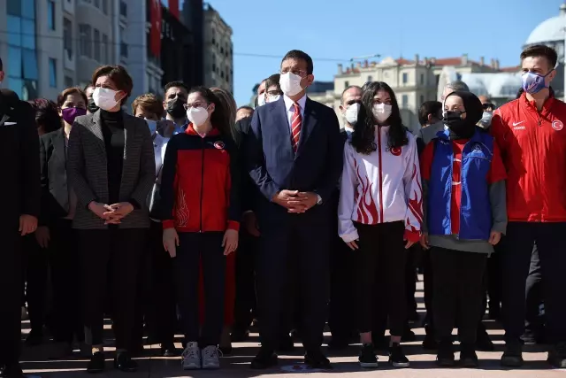 Taksim Meydanı'nda 19 Mayıs töreni